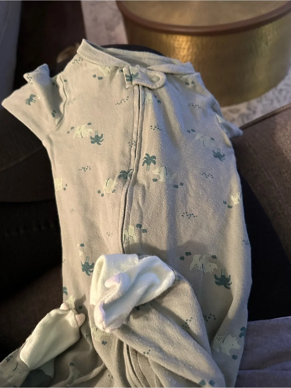 Lot of 8 baby pieces size 6-9 and 9M